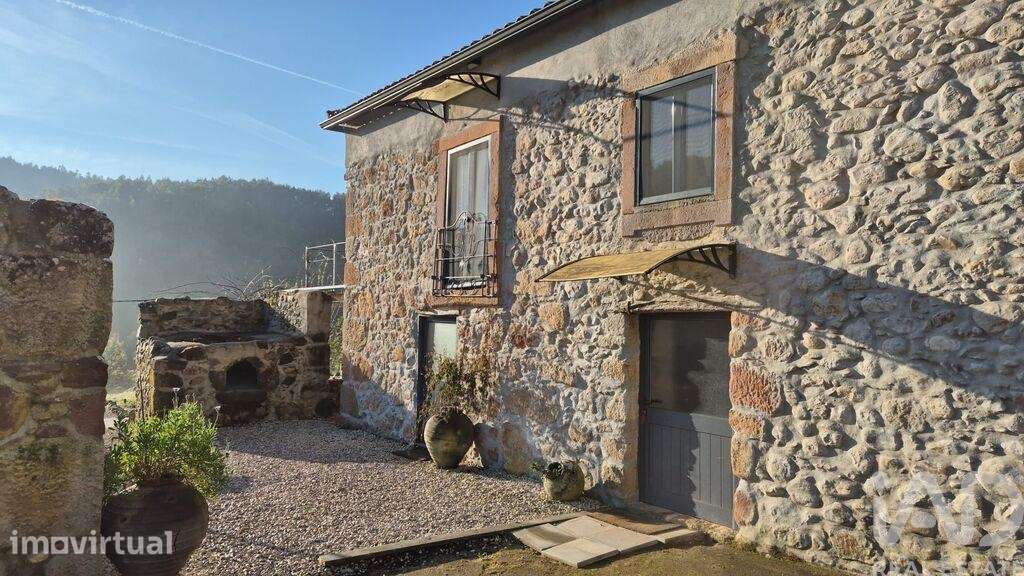 Moradia isolada T2 em Vila Nova do Ceira de 228 m2 - Grande imagem: 2/38