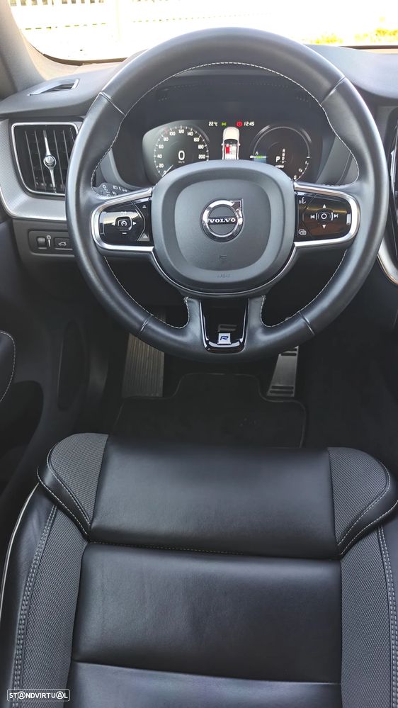 Volvo XC 60 2.0 T8 PHEV R-Design AWD - 18