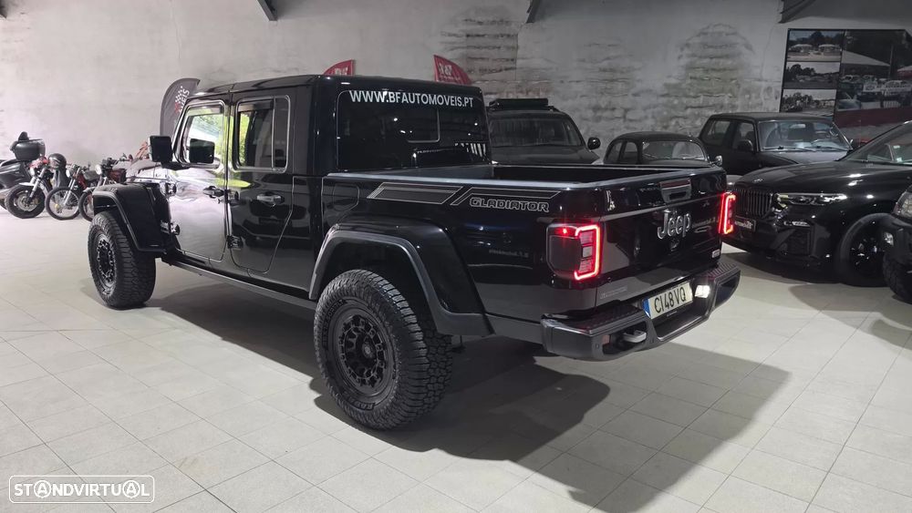 Jeep Gladiator 3.0V6 MultiJet AWD Auto Overland — fotografia 3