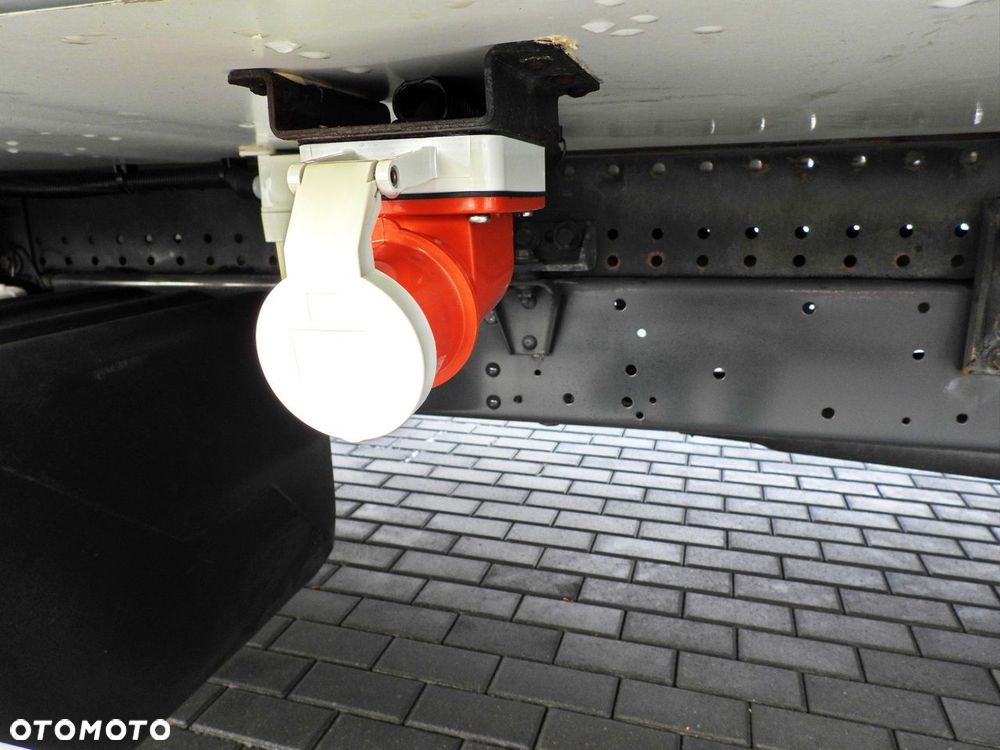 Iveco DAILY 72C18 CHŁODNIA KONTENER -10*C WINDA 9 PALET ZASILANIE 230V TEMPOMAT NAWIGACJA PNEUMATYKA AUTOMAT HI-MATIC BLIŹNIACZE KOŁA KLIMATYZACJA  180KM - 21