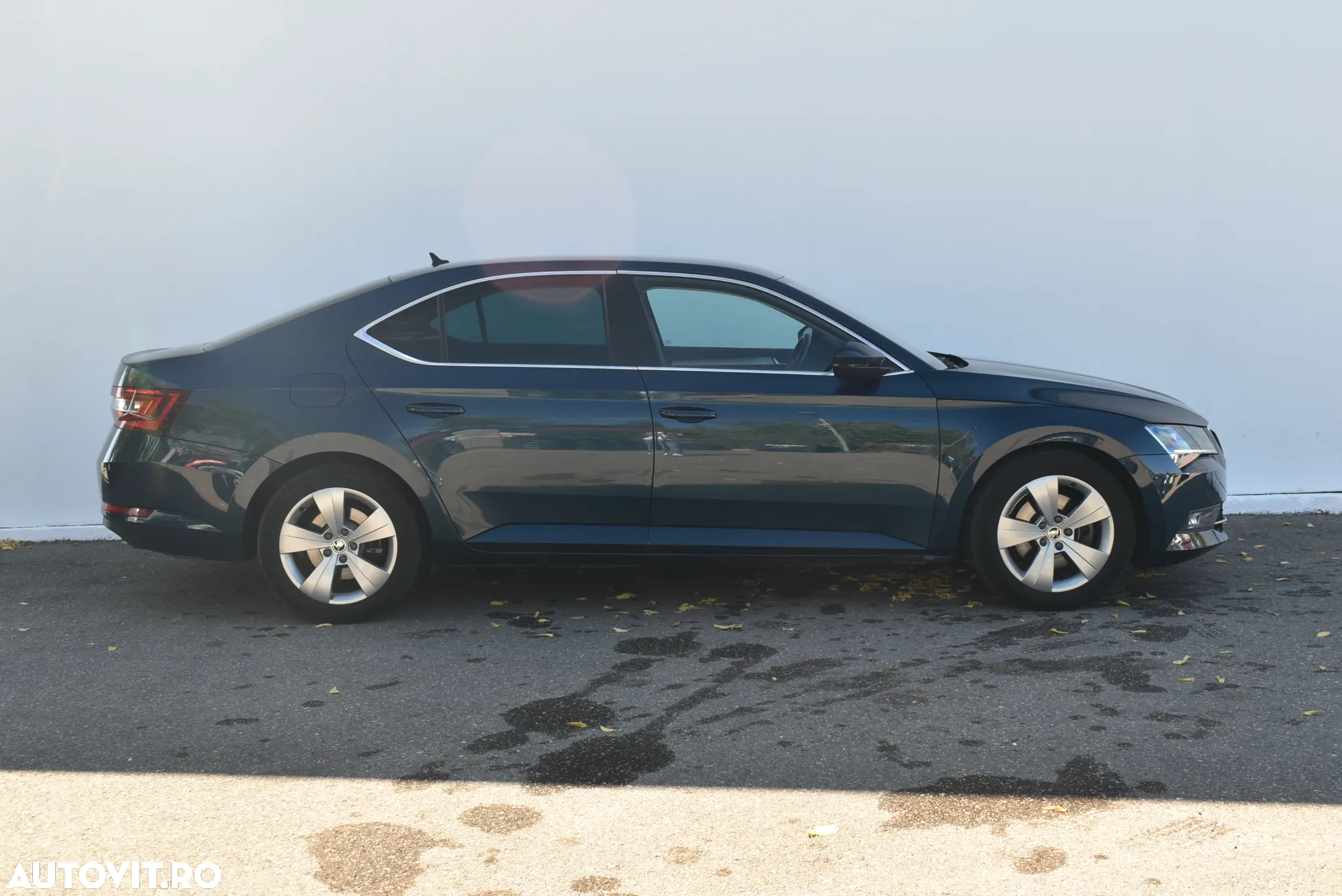 Skoda Superb 2.0 TDI DSG Ambition - 4