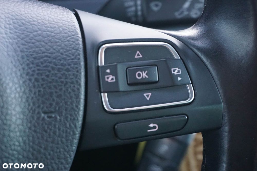 Volkswagen Passat - 11