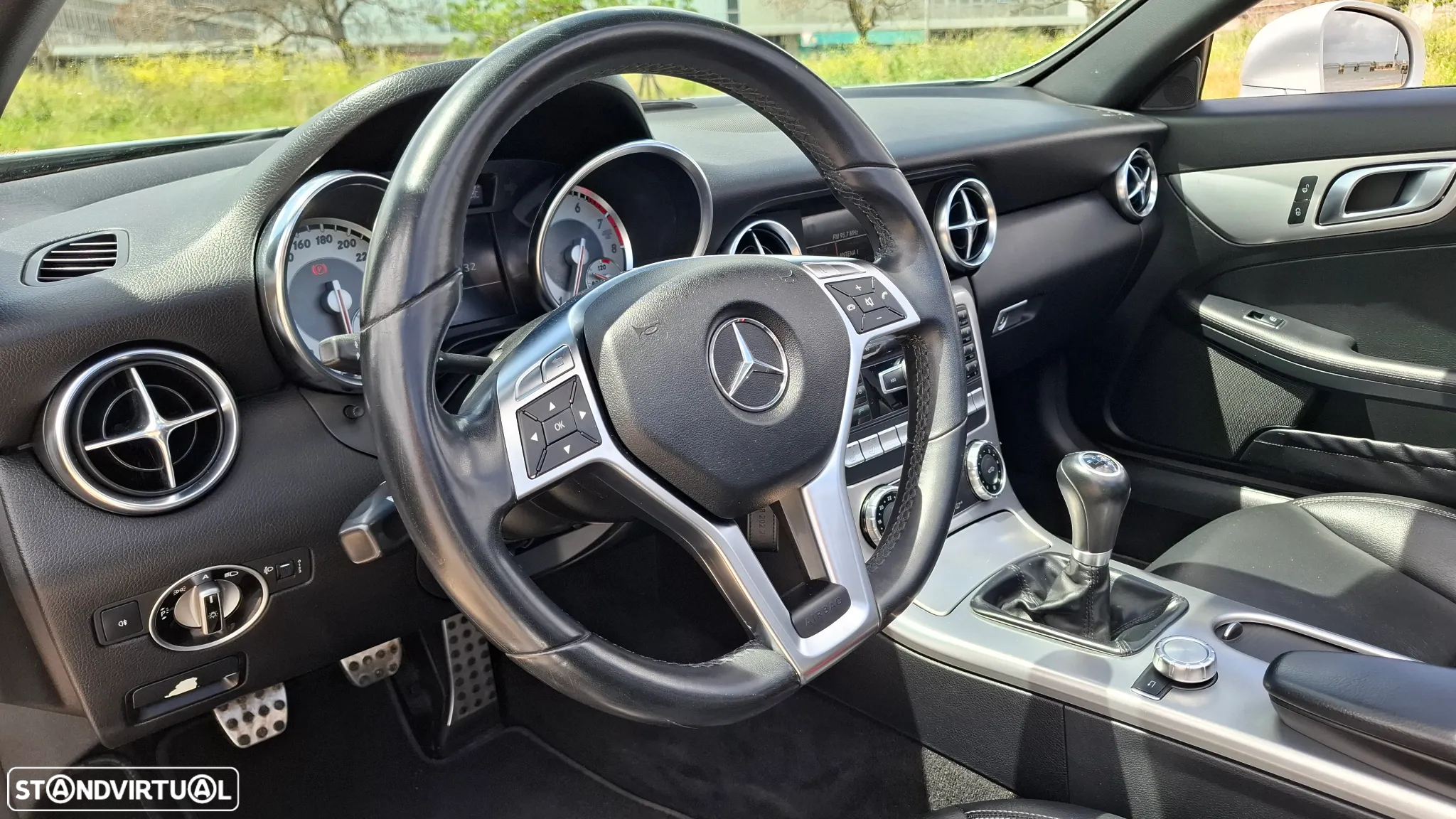 Mercedes-Benz SLK 200 (BlueEFFICIENCY) - 36