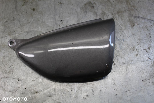 Suzuki GSX 750 Inazuma prawy boczek bok pod siedzenie owiewka