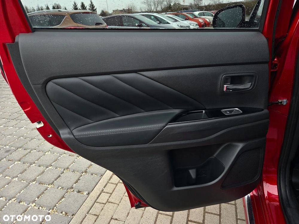 Mitsubishi Outlander - 23