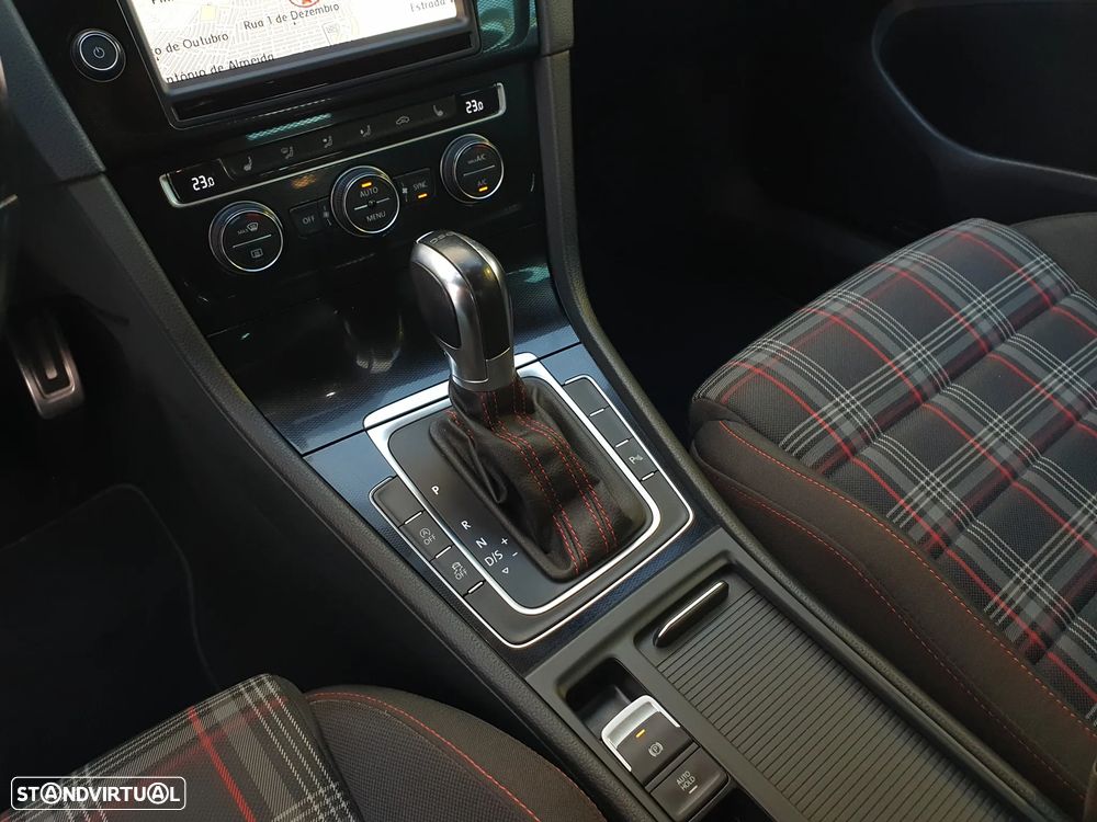 VW Golf 2.0 TSi GTi DSG - 11