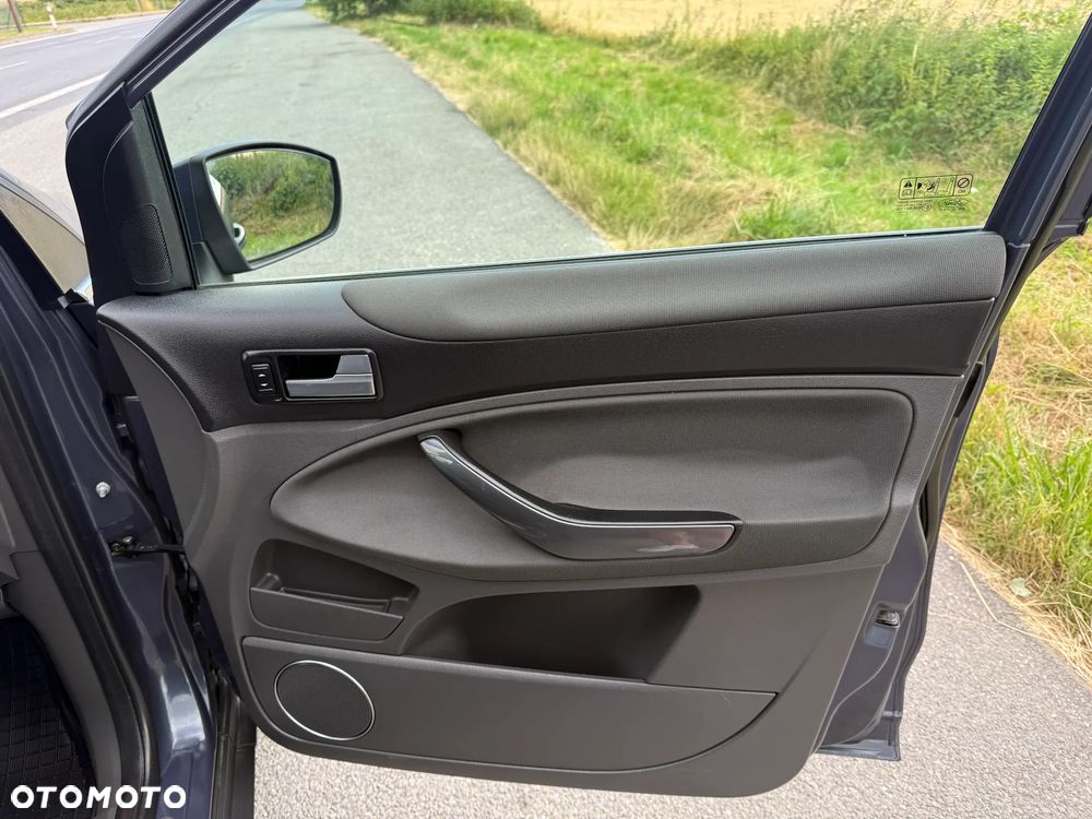 Ford Kuga 2.0 TDCi 4x4 Titanium - 30
