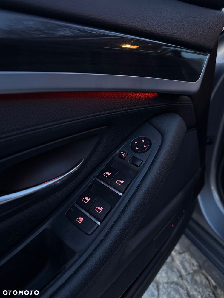 BMW Seria 5 528i - 16