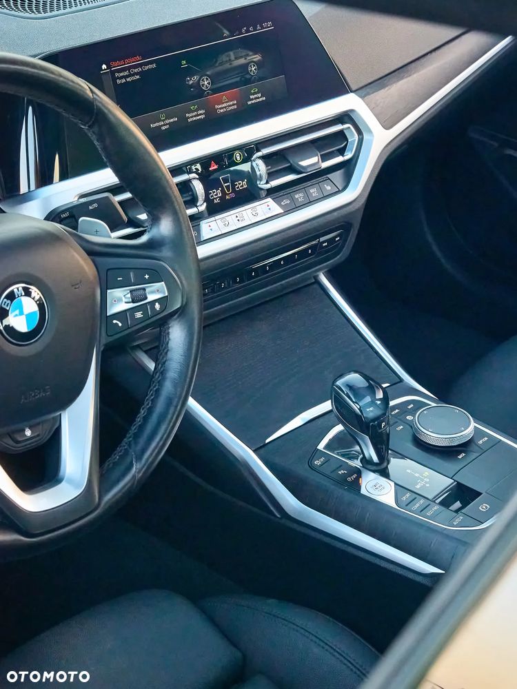 BMW Seria 3 330i xDrive Sport Line - 40