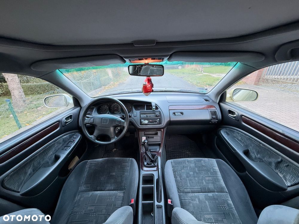 Honda Accord 1.8i LS - 10