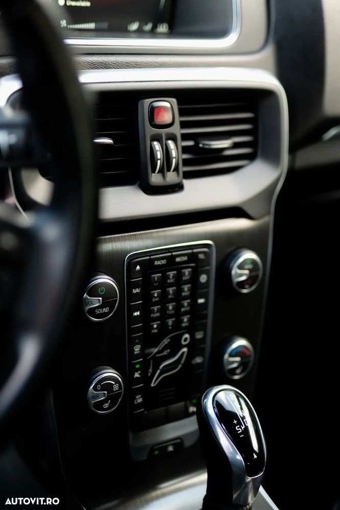 Volvo V40 T4 Powershift Momentum - 12