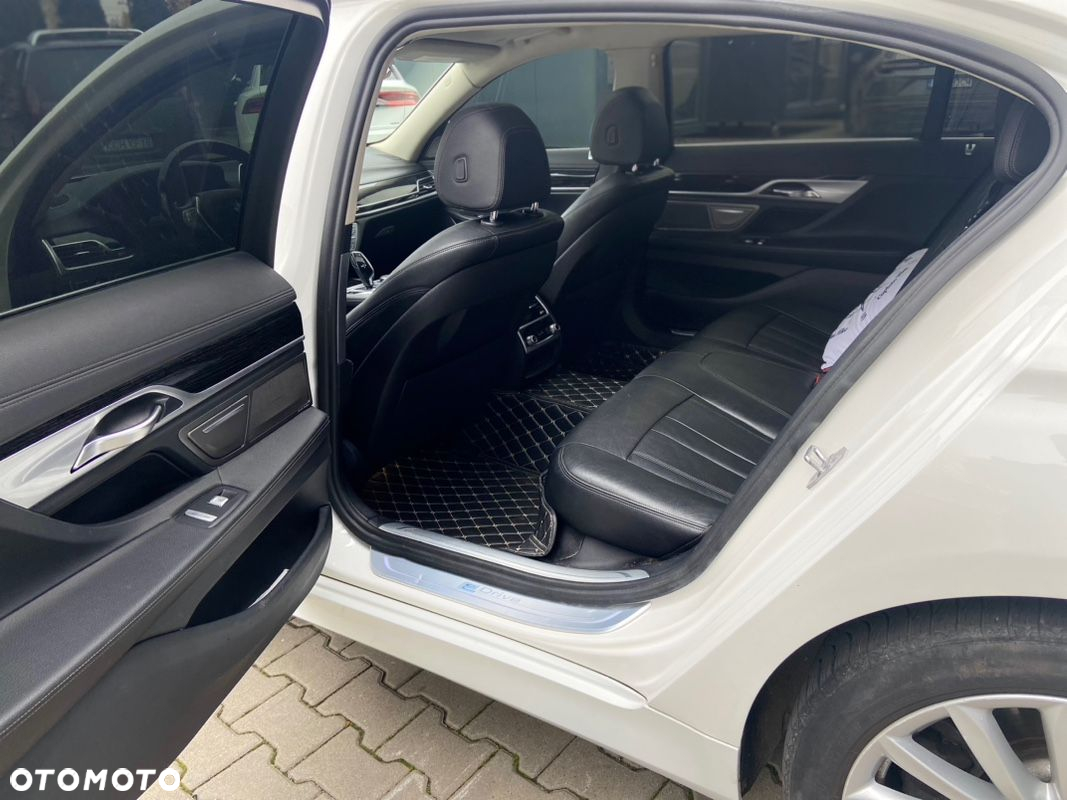 BMW Seria 7 - 12
