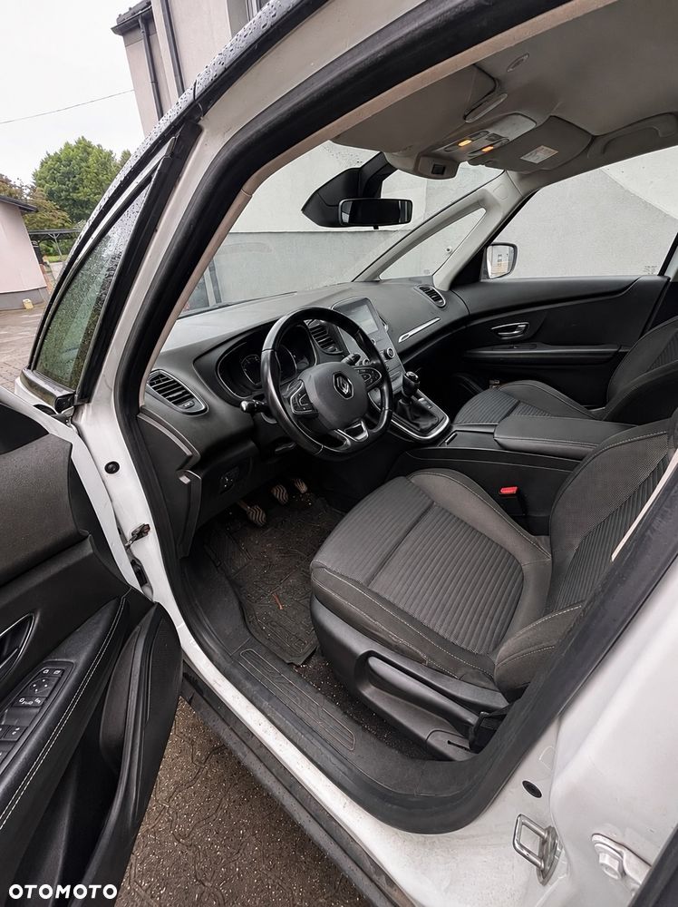 Renault Grand Scenic - 10