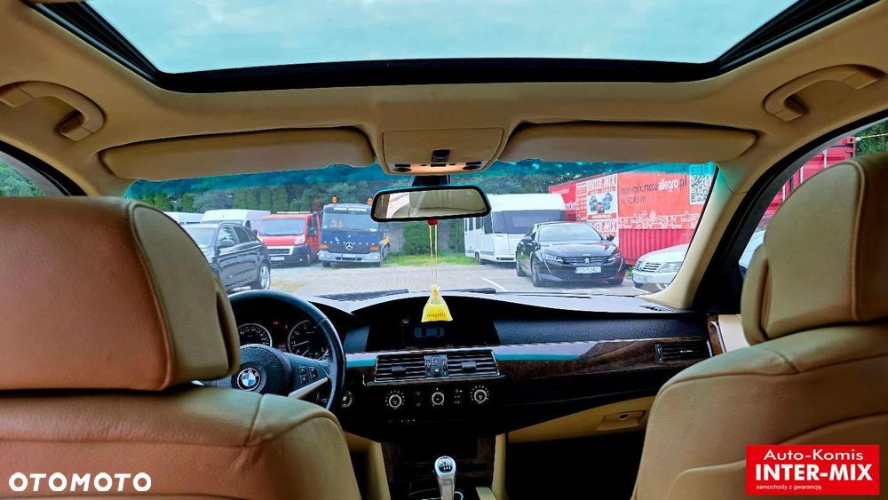 BMW Seria 5 523i - 32