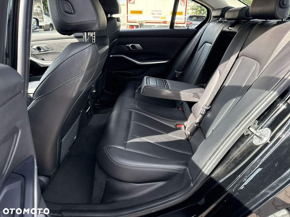 BMW Seria 3 320d MHEV Luxury Line - 15