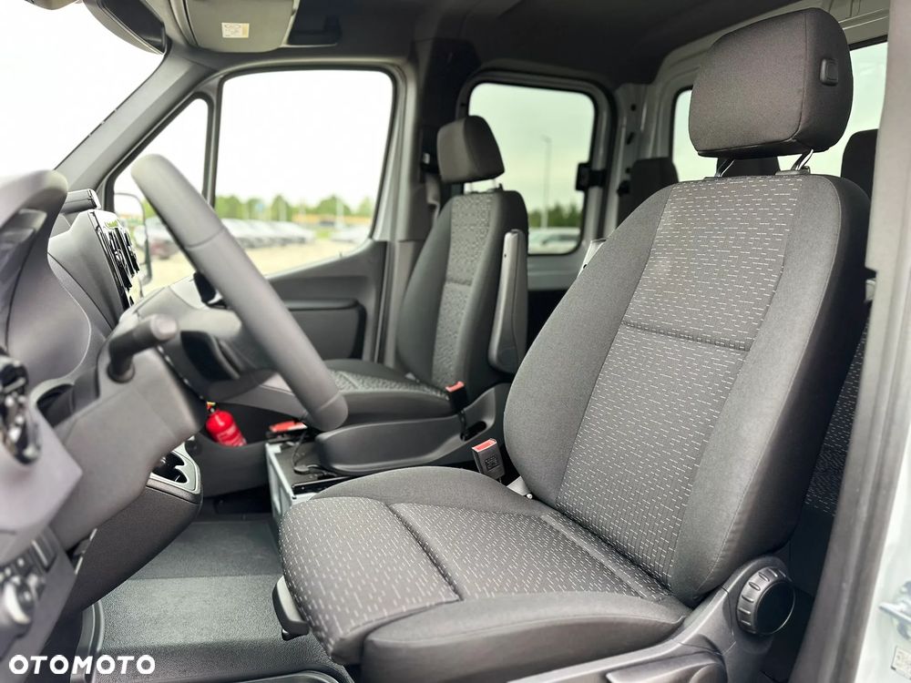 Mercedes-Benz Sprinter - 13
