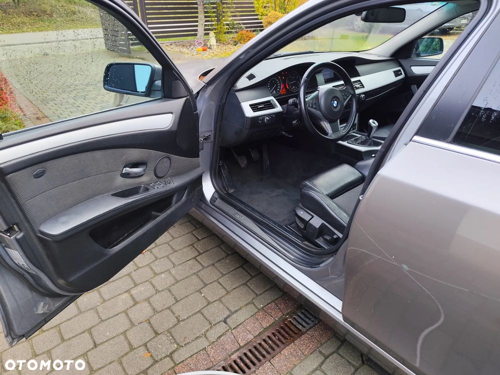 BMW Seria 5 525d xDrive - 4
