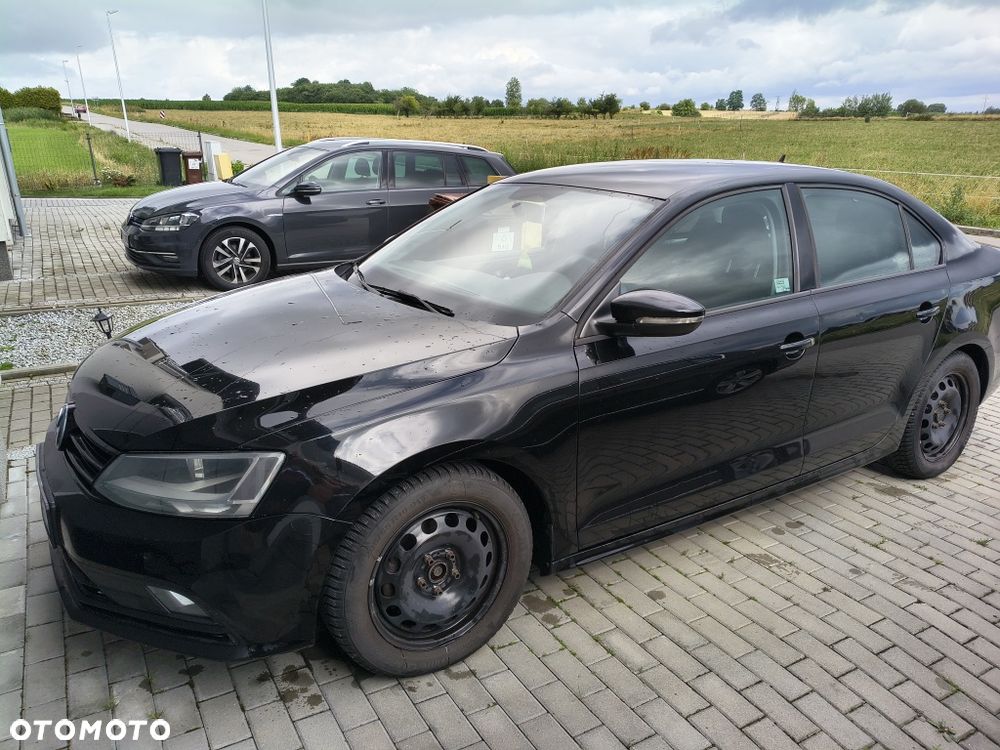 Volkswagen Jetta - 2