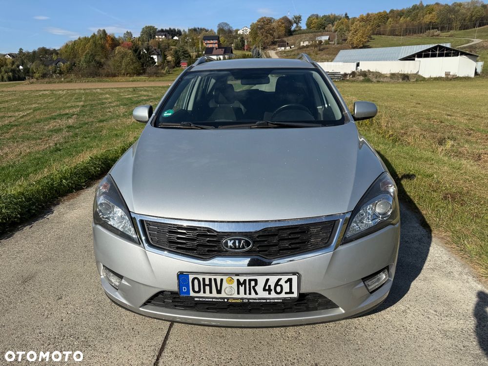 Kia Ceed 2011 photo 2