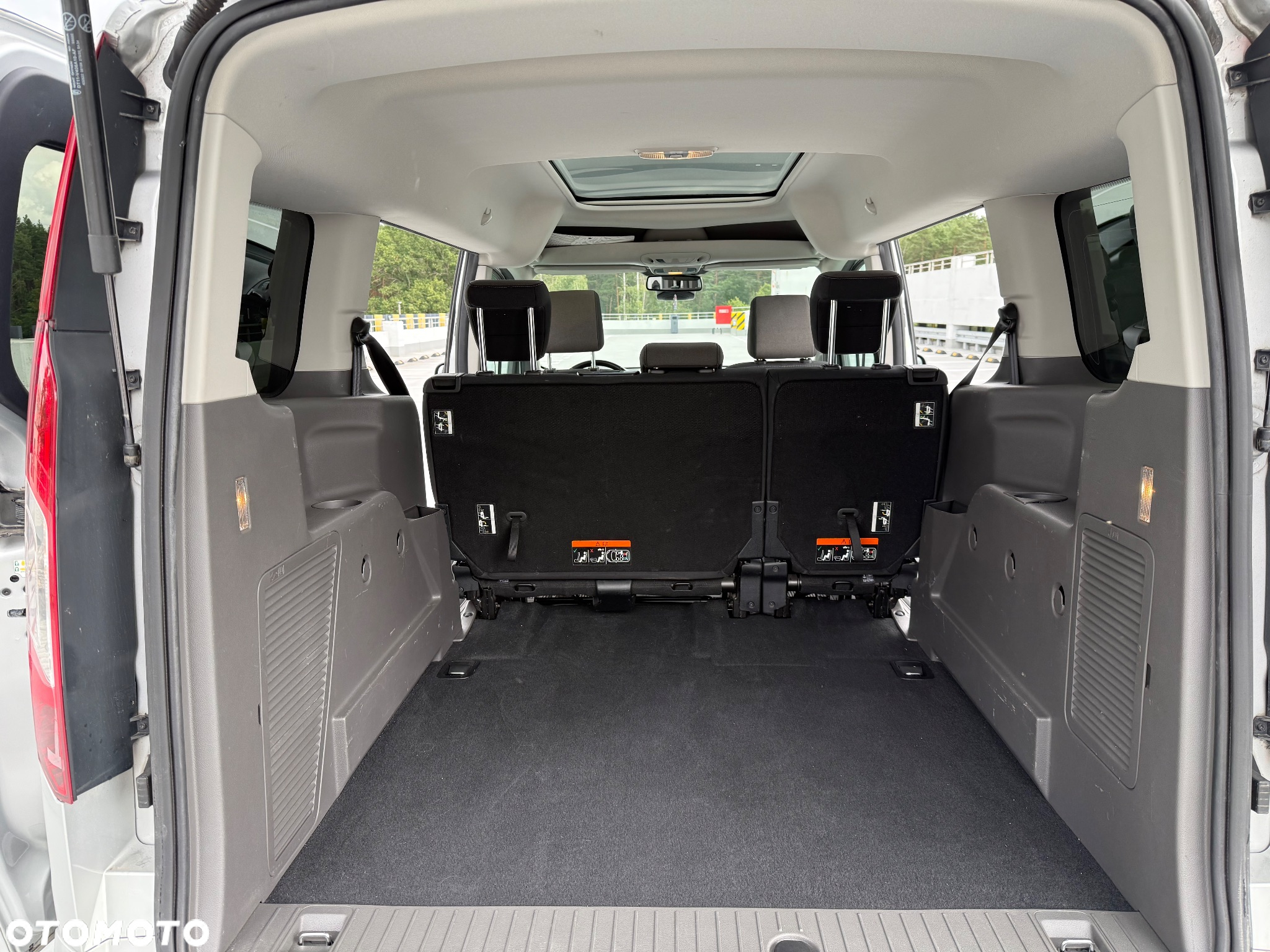Ford Tourneo Connect Grand - 26