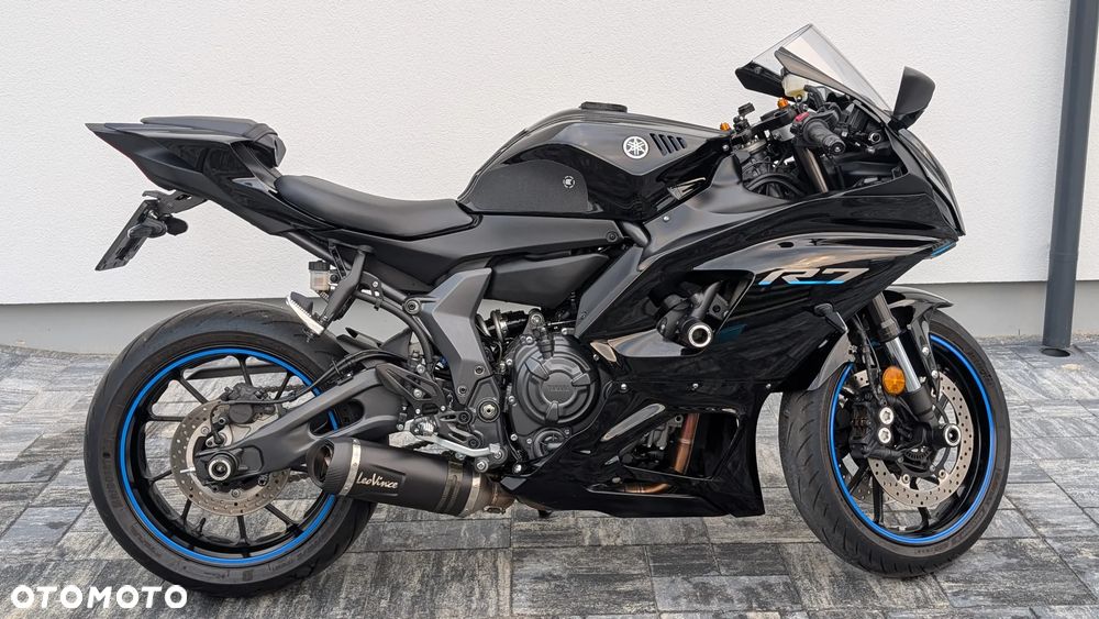 Yamaha R7