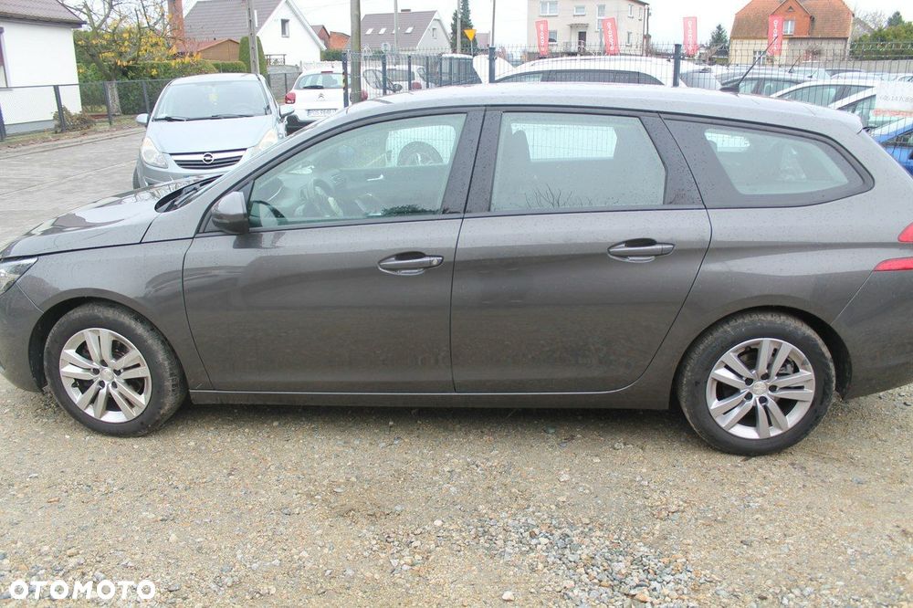 Peugeot 308 - 8