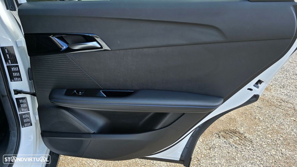 MG MG4 64 kWh Luxury - 52