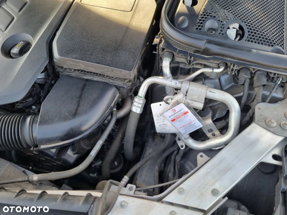 Mercedes-Benz Klasa E 220 d 4-Matic 9G-TRONIC - 23