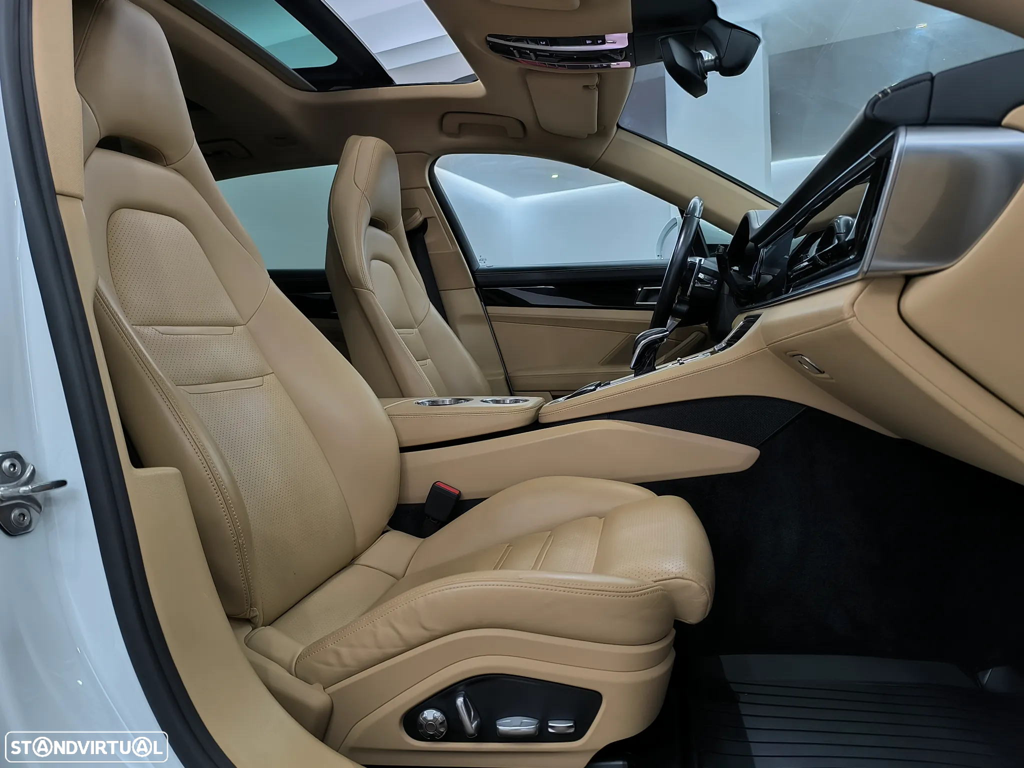 Porsche Panamera Sport Turismo 4 E-Hybrid - 32