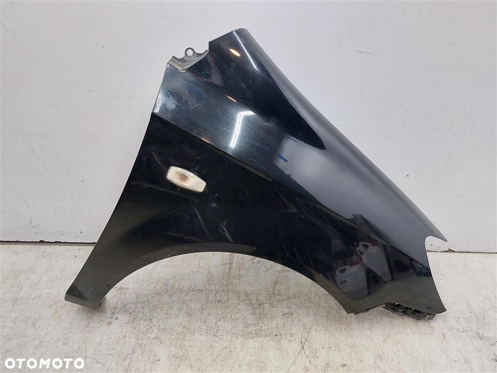 Błotnik przedni prawy Hyundai Getz 2002-2011 LAK:EBONY BLACK CZARNE 1 LAK - 1