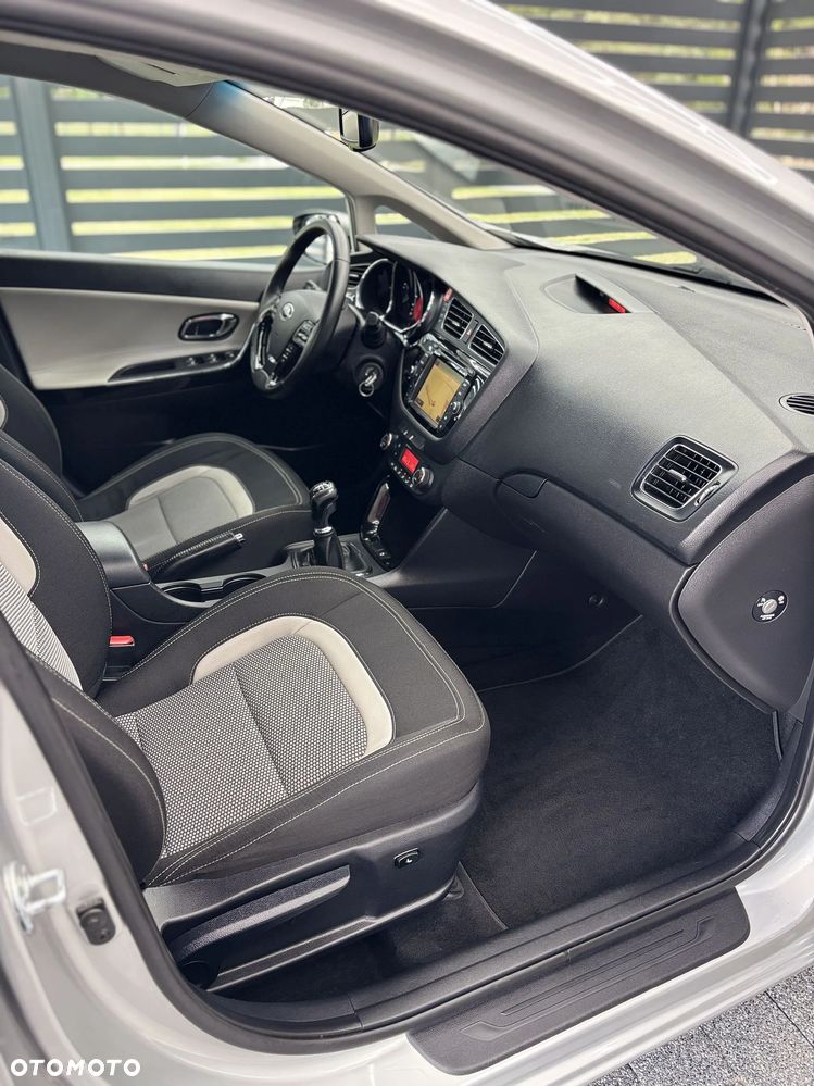 Kia Ceed 1.6 GDI Dream Team Edition - 16