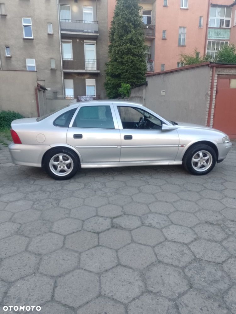 Opel Vectra 1.6 - 2