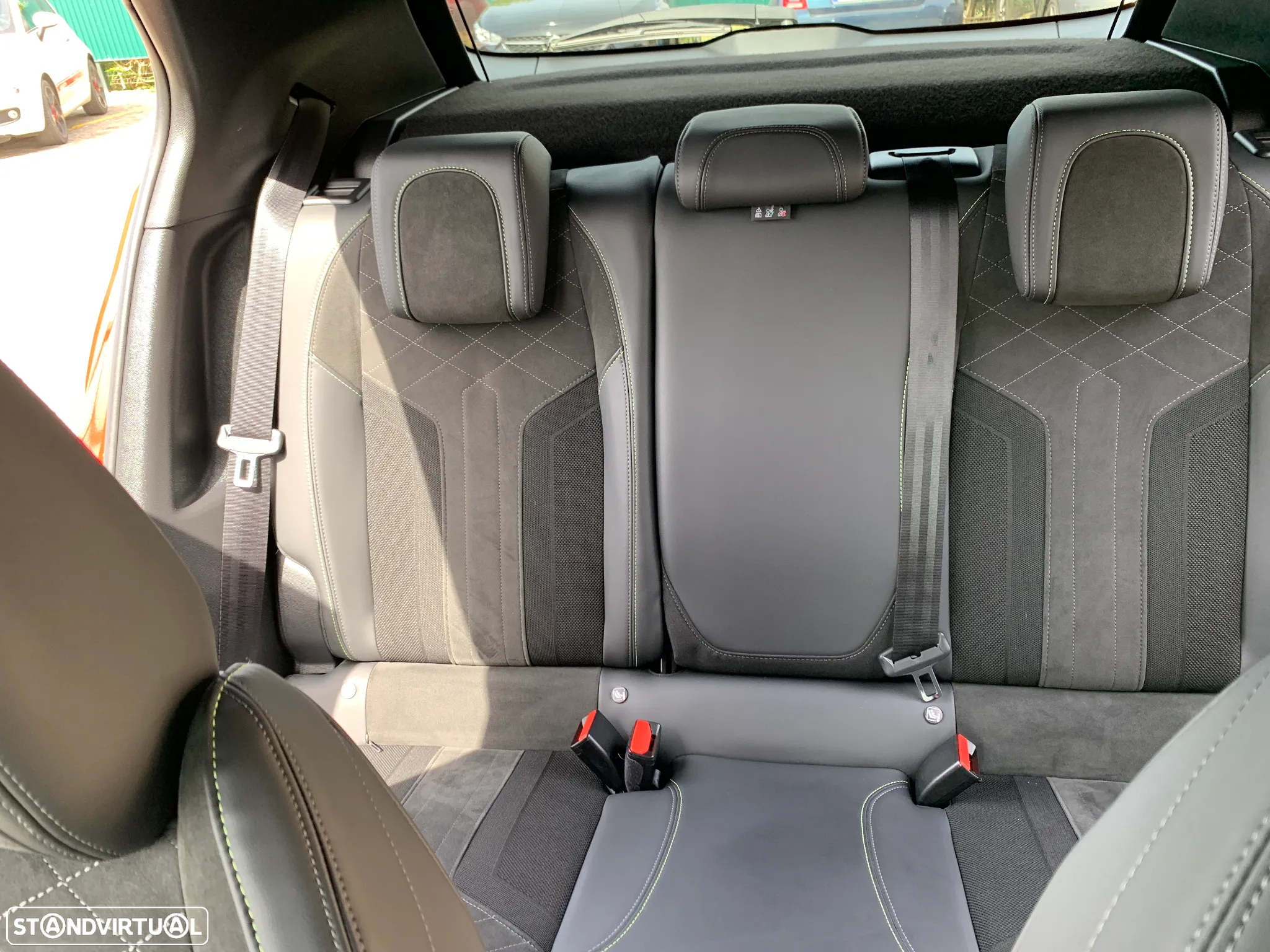 Peugeot 2008 1.2 PureTech GT EAT8 - 11