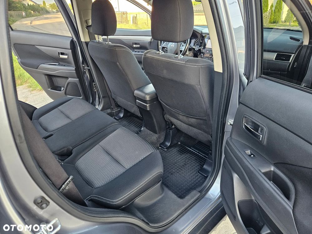 Mitsubishi Outlander 2.0 Intense Comfort 4WD CVT - 32