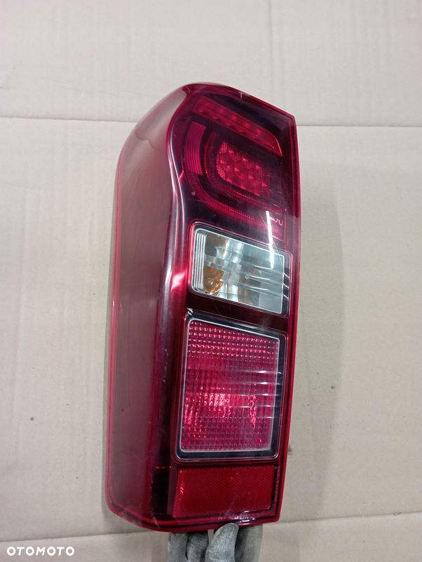 ISUZU D-MAX II 2 LAMPA LEWA TYŁ TYLNA EUROPA - 1