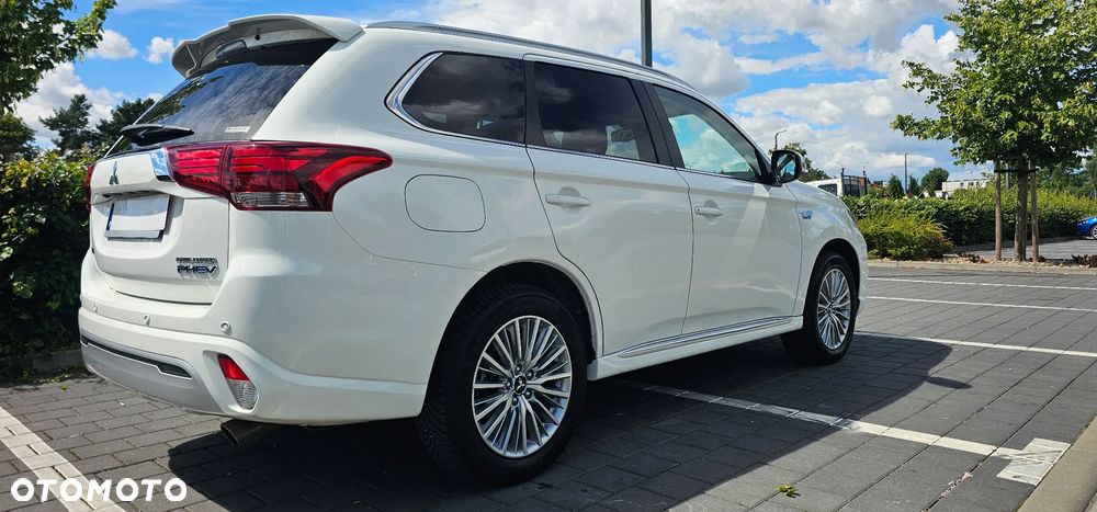 Mitsubishi Outlander Intense + - 32