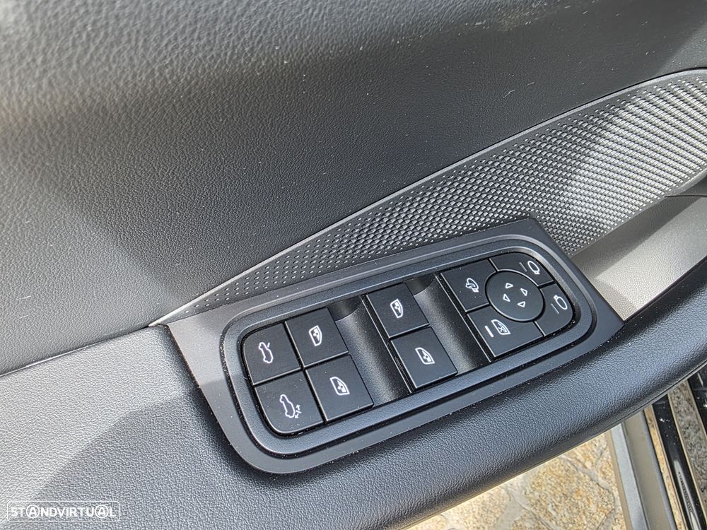 Porsche Macan Electric 4 - 20