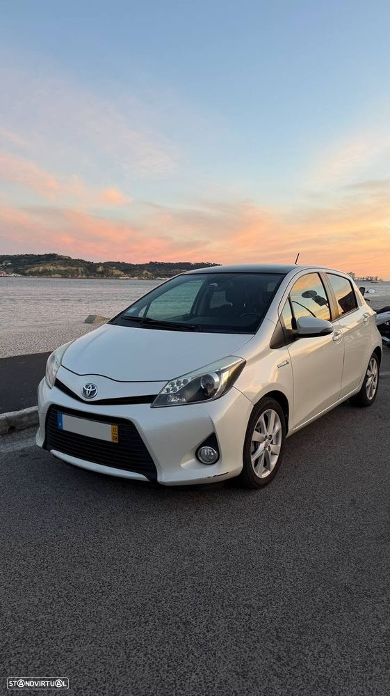 Toyota Yaris 1.5 HSD Comfort +P.Style+Navi - 2