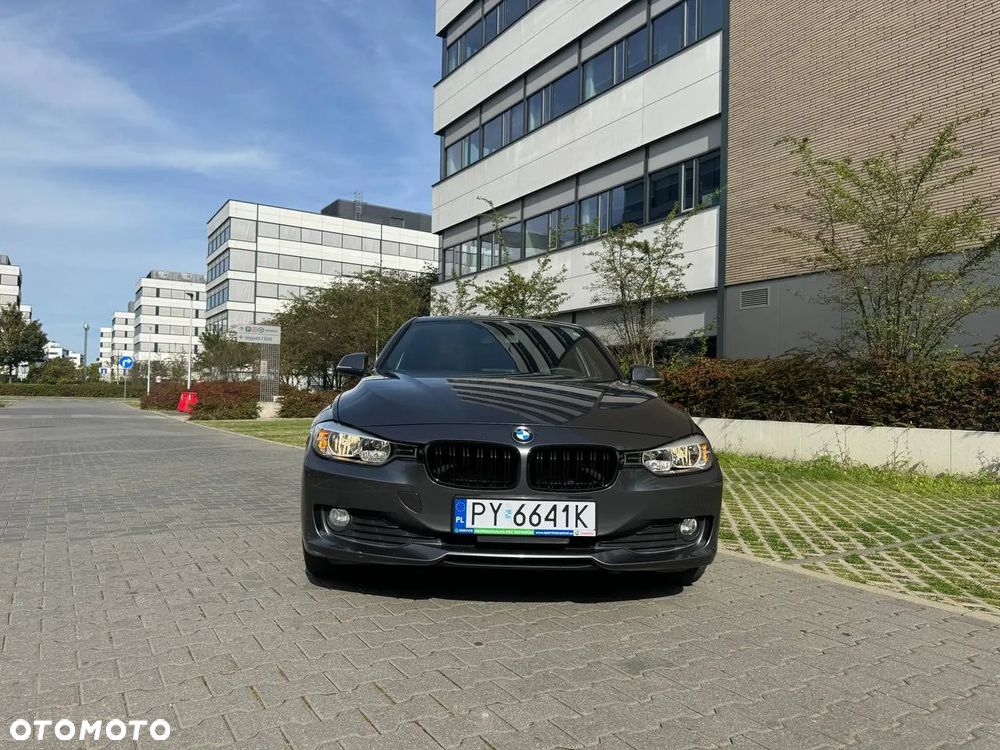 BMW Seria 3 320i Sport Line - 24