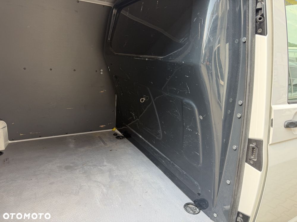 Volkswagen Transporter - 28