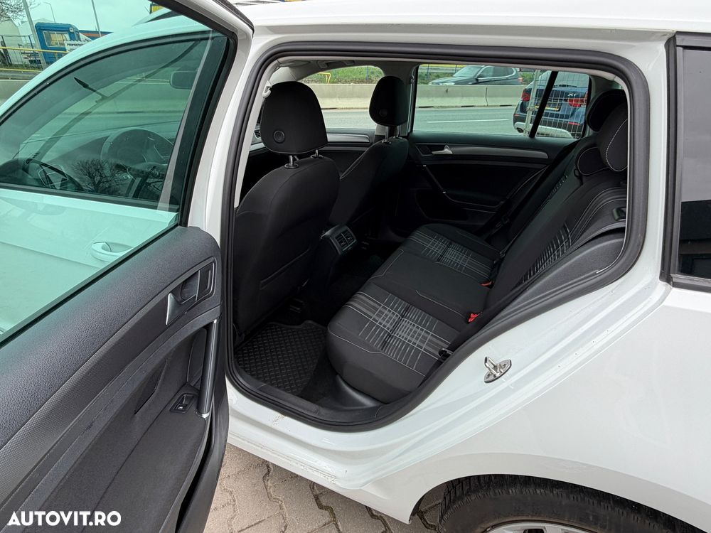 Volkswagen Golf 1.6 TDI BlueMotion Technology DSG Cup - 32