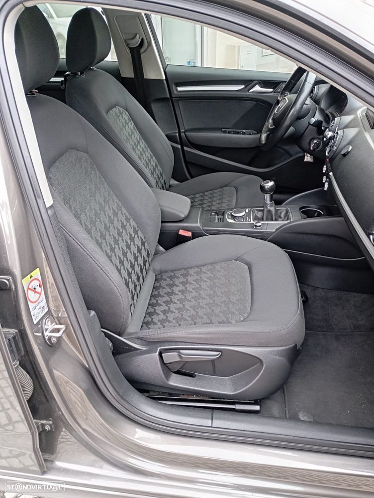 Audi A3 Sportback 1.6 TDI ultra Attraction - 4