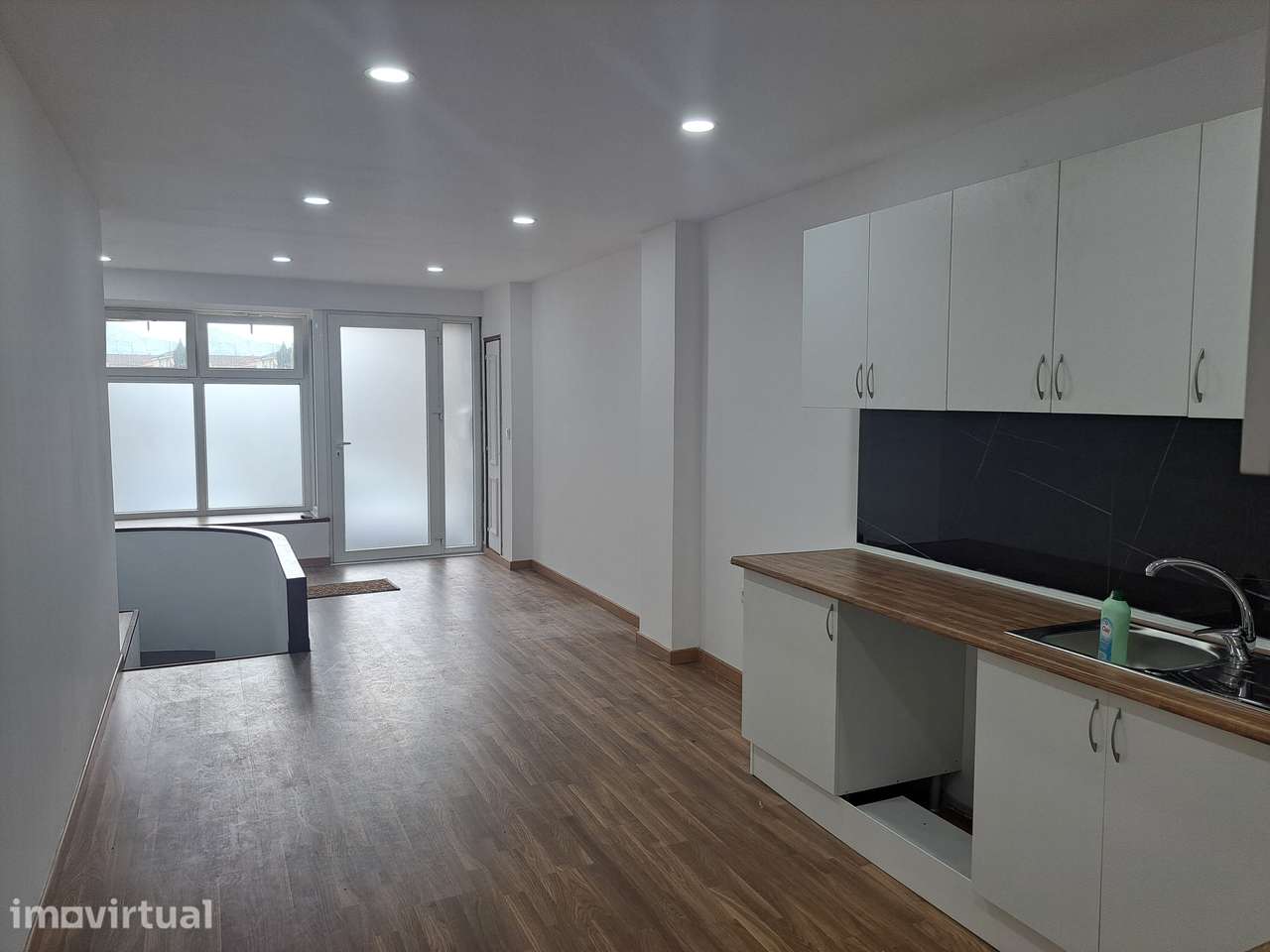 CENTRO CIDADE CHAVES APARTAMENTO T2 COM GARAGEM - Grande imagem: 2/14