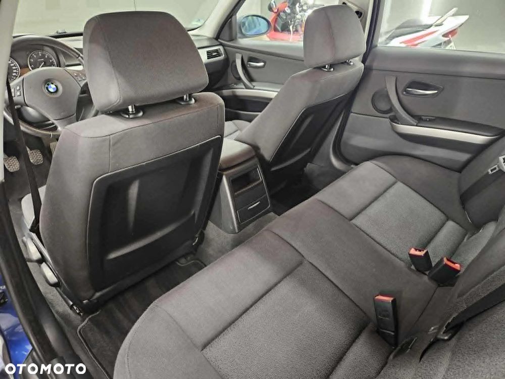 BMW Seria 3 320i - 5