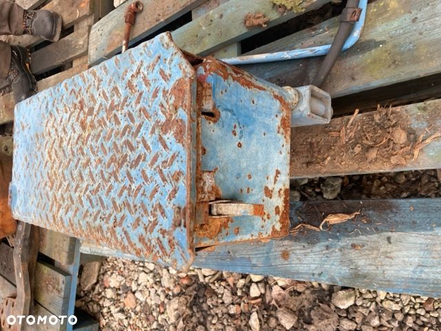 Ford New Holland 8730 - Skrzynka Na Akumulator - 2