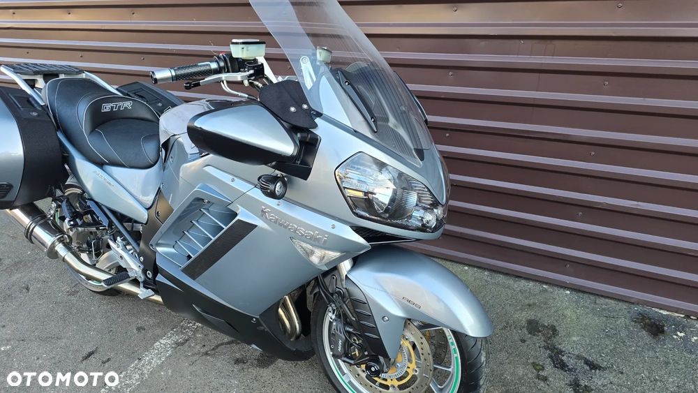 Kawasaki GTR - 16