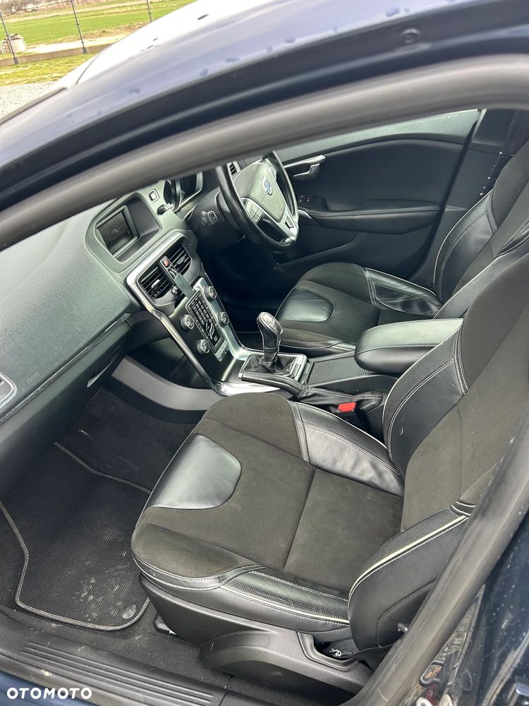 Volvo V40 D2 R Design - 8