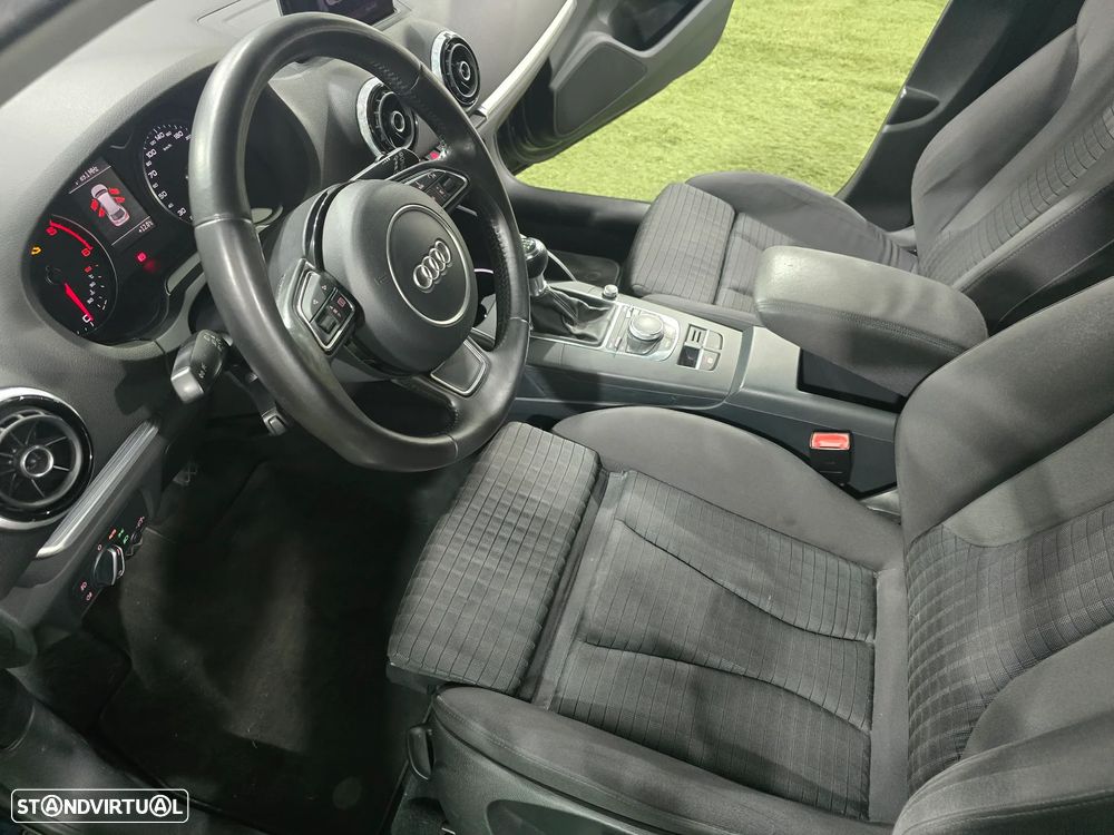 Audi A3 Sportback 2.0 TDI B.Line Attraction - 12