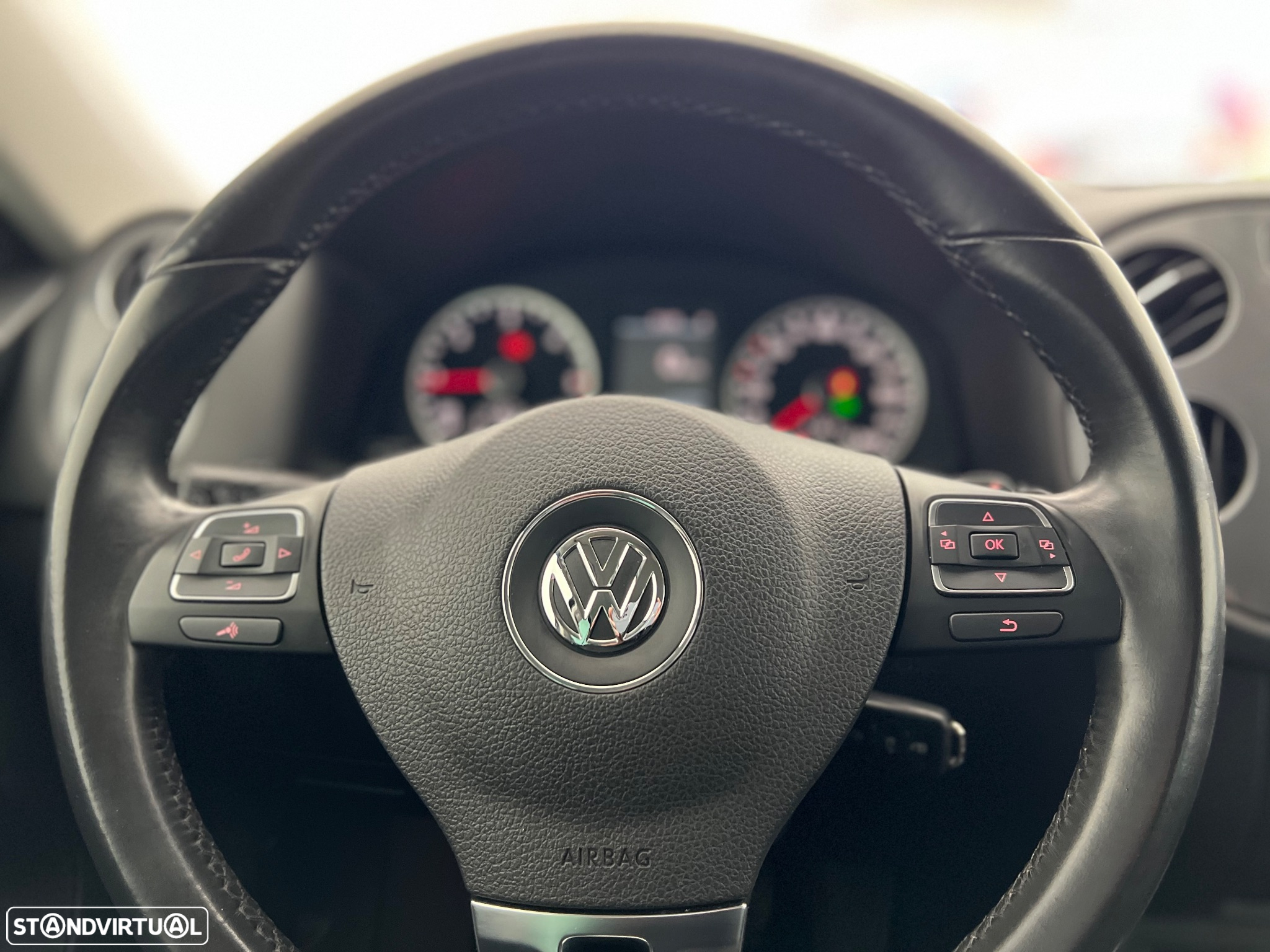 VW Tiguan 2.0 TDI DPF 4Motion DSG Sport & Style - 18