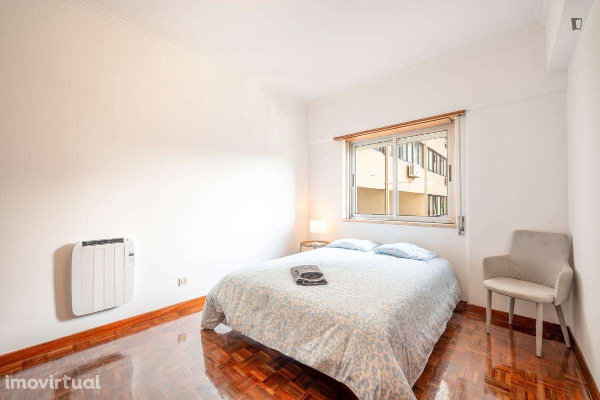 Quarto - localizado em Roma-Areeiro Lisbon - Grande imagem: 3/9